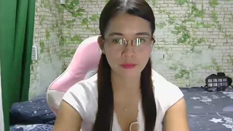 Snapshot of sweetmelyxx chatting on 03/03/26, 11:38 MELY online show from 03/03/26, 11:38