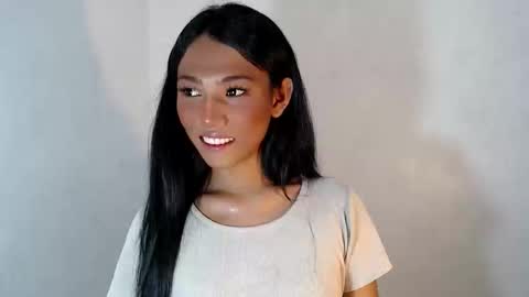 Snapshot of sweetmorena_xox chatting on 10/18/25, 11:44 Nia online show from 10/18/25, 11:44