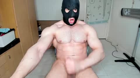 Snapshot of sweetmuscles_boy chatting on 01/30/25, 04:37 Lorenzo online show from 01/30/25, 04:37