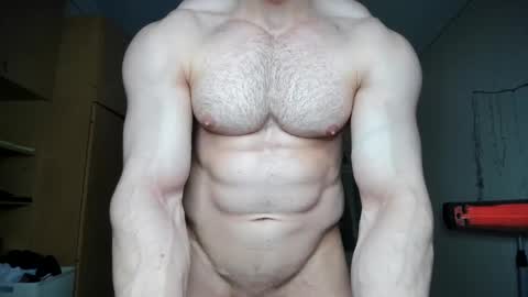 Snapshot of sweetmuscles_boy chatting on 02/07/25, 08:11 Lorenzo online show from 02/07/25, 08:11