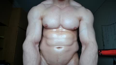 Snapshot of sweetmuscles_boy chatting on 02/14/25, 08:31 Lorenzo online show from 02/14/25, 08:31