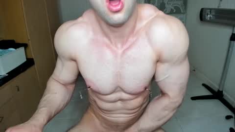 Snapshot of sweetmuscles_boy chatting on 02/16/25, 08:43 Lorenzo online show from 02/16/25, 08:43