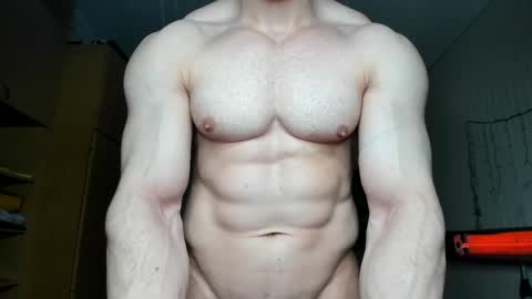 Snapshot of sweetmuscles_boy chatting on 02/18/25, 04:58 Lorenzo online show from 02/18/25, 04:58