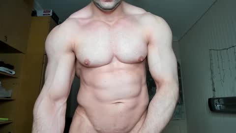Snapshot of sweetmuscles_boy chatting on 03/07/25, 04:57 Lorenzo online show from 03/07/25, 04:57
