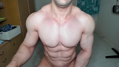 Snapshot of sweetmuscles_boy chatting on 03/10/25, 04:49 Lorenzo online show from 03/10/25, 04:49