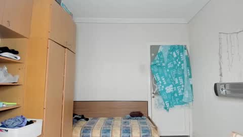 Snapshot of sweetmuscles_boy chatting on 03/10/25, 07:53 Lorenzo online show from 03/10/25, 07:53