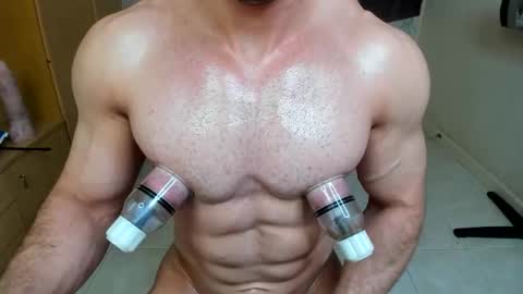 Snapshot of sweetmuscles_boy chatting on 09/08/25, 02:16 Lorenzo online show from 09/08/25, 02:16