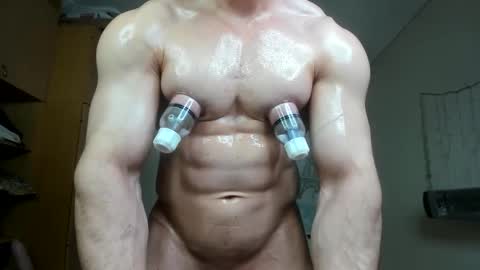 Snapshot of sweetmuscles_boy chatting on 09/20/25, 05:19 Lorenzo online show from 09/20/25, 05:19