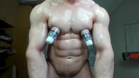 Snapshot of sweetmuscles_boy chatting on 10/18/25, 05:54 Lorenzo online show from 10/18/25, 05:54