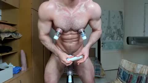 Snapshot of sweetmuscles_boy chatting on 12/16/25, 06:29 Lorenzo online show from 12/16/25, 06:29