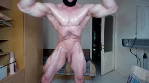 Snapshot of sweetmuscles_boy chatting on 06/14/26, 04:47 Lorenzo online show from 06/14/26, 04:47