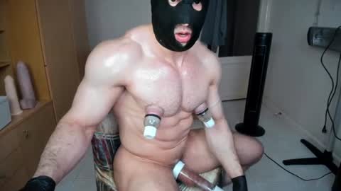 Snapshot of sweetmuscles_boy chatting on 06/23/26, 05:16 Lorenzo online show from 06/23/26, 05:16