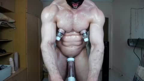 Snapshot of sweetmuscles_boy chatting on 06/24/26, 05:12 Lorenzo online show from 06/24/26, 05:12