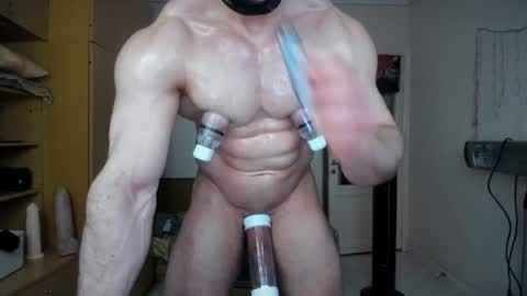 Snapshot of sweetmuscles_boy chatting on 06/30/26, 03:40 Lorenzo online show from 06/30/26, 03:40