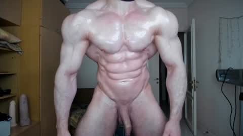 Snapshot of sweetmuscles_boy chatting on 07/13/26, 04:04 Lorenzo online show from 07/13/26, 04:04