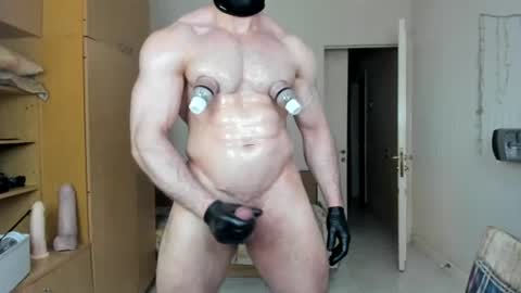 Snapshot of sweetmuscles_boy chatting on 07/21/26, 06:05 Lorenzo online show from 07/21/26, 06:05