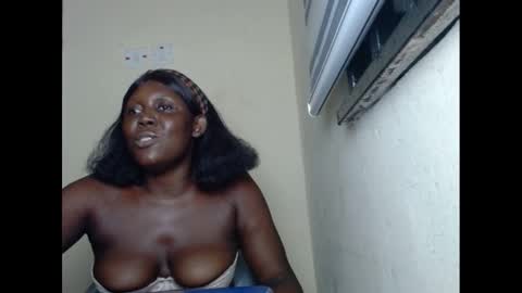 Snapshot of sweetnectarx chatting on 02/15/25, 10:21 sweetnectarx online show from 02/15/25, 10:21