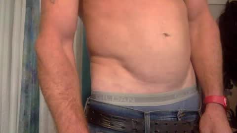 Snapshot of sweetnsexy95 chatting on 01/08/25, 01:21 WeAim2PZzz online show from 01/08/25, 01:21