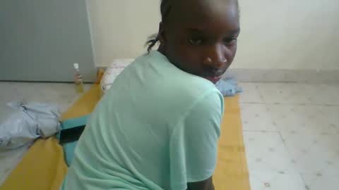 Snapshot of sweetpasion2 chatting on 02/10/25, 12:18 sweetpasion2 online show from 02/10/25, 12:18