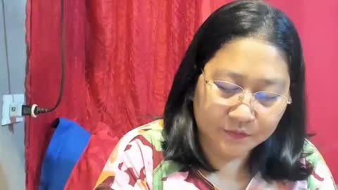Snapshot of sweetpilipina88 chatting on 02/06/26, 11:02 MIA online show from 02/06/26, 11:02