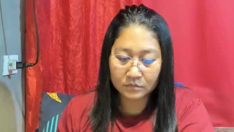 Snapshot of sweetpilipina88 chatting on 04/11/26, 08:29 MIA online show from 04/11/26, 08:29