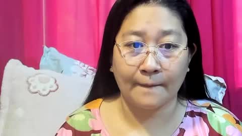 Snapshot of sweetpilipina88 chatting on 07/12/26, 10:01 MIA online show from 07/12/26, 10:01