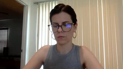 Snapshot of sweetriddance chatting on 12/15/25, 06:23 sweetriddance online show from 12/15/25, 06:23