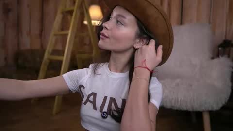 Snapshot of sweetrossie chatting on 03/16/26, 03:27 Rose online show from 03/16/26, 03:27