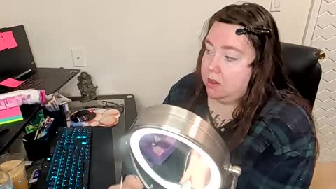 Snapshot of sweetsapphics chatting on 11/05/25, 10:04 ruby and scarlet online show from 11/05/25, 10:04