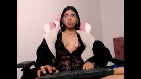 Snapshot of sweetscaarlett chatting on 03/25/26, 02:12 sweetscaarlett online show from 03/25/26, 02:12