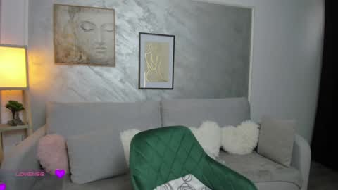 Snapshot of sweetsexangel chatting on 09/10/25, 01:44 Goddess Allysse online show from 09/10/25, 01:44