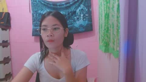 Snapshot of sweetsexygirl20 chatting on 06/25/26, 05:45 Mia online show from 06/25/26, 05:45