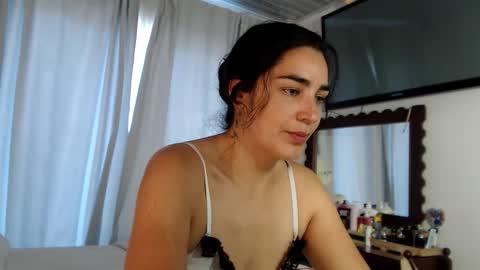 Snapshot of sweetsmile28 chatting on 03/15/26, 02:34 Dianis online show from 03/15/26, 02:34