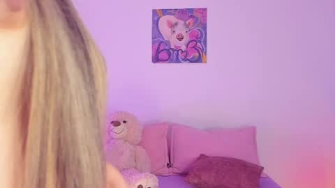 Snapshot of sweetsofi_12 chatting on 03/22/26, 02:20 Sofia sweet online show from 03/22/26, 02:20