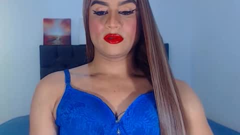 Snapshot of sweetsofiats chatting on 09/18/25, 06:32 SOFIA online show from 09/18/25, 06:32