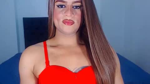 Snapshot of sweetsofiats chatting on 11/06/25, 07:15 SOFIA online show from 11/06/25, 07:15