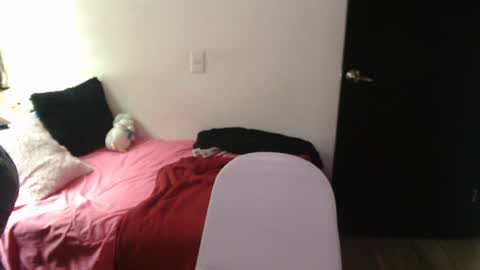 Snapshot of sweetsophie7 chatting on 07/12/26, 05:37 Sophie online show from 07/12/26, 05:37