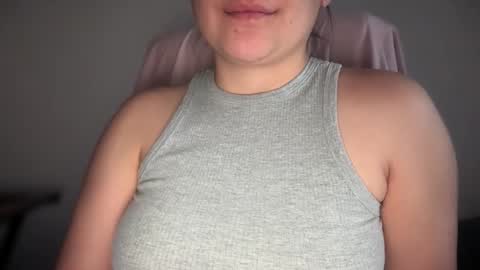 Snapshot of sweetssmashed chatting on 04/27/26, 10:19 sweetssmashed online show from 04/27/26, 10:19