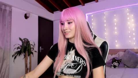 Cat independent model  online show from 12/27/24, 05:52