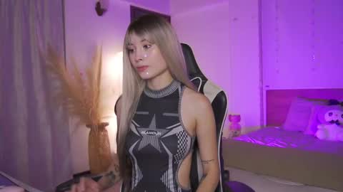 Cat independent model  online show from 03/01/25, 03:21