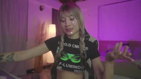 Cat independent model  online show from 03/06/25, 04:41