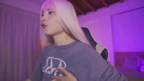 Cat independent model  online show from 03/12/25, 06:18