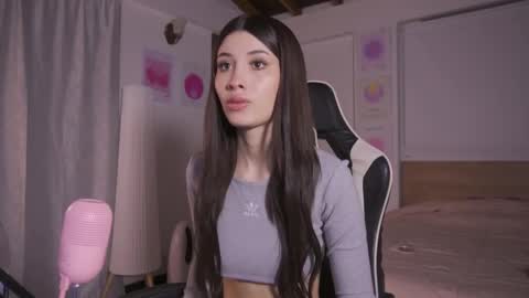 Cat independent model  online show from 11/03/25, 04:25