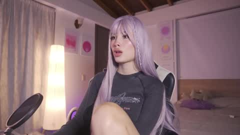 Cat independent model  online show from 02/19/26, 02:29