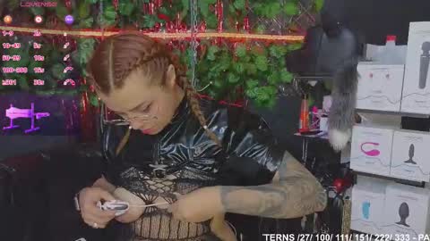 Snapshot of sweett_mollyy chatting on 12/21/25, 02:08 Molly - INDEPENDENT MODEL online show from 12/21/25, 02:08