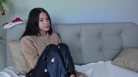 Snapshot of sweett_petite chatting on 12/20/24, 07:39    online show from 12/20/24, 07:39