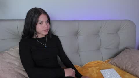 Snapshot of sweett_petite chatting on 12/28/24, 04:20    online show from 12/28/24, 04:20