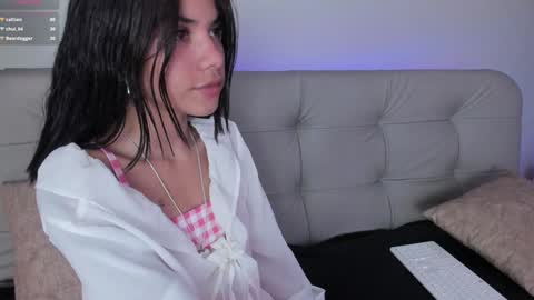 Snapshot of sweett_petite chatting on 12/31/24, 08:23    online show from 12/31/24, 08:23