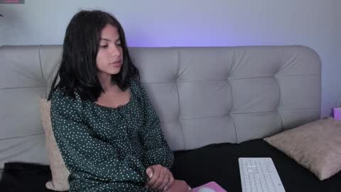 Snapshot of sweett_petite chatting on 01/13/25, 08:04    online show from 01/13/25, 08:04
