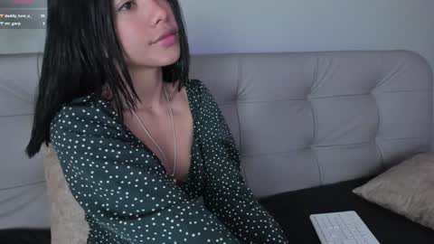 Snapshot of sweett_petite chatting on 01/21/25, 04:37    online show from 01/21/25, 04:37